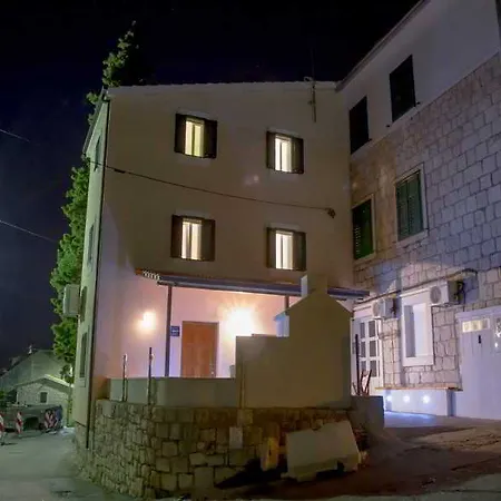 Pensionat Apartments & Rooms Toni 3*