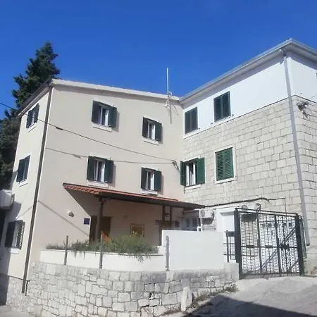 Apartments & Rooms Toni 3*