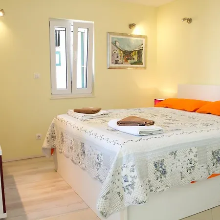 Apartments & Rooms Toni Pensionat 3*