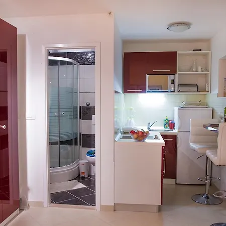 Gostinjska kuća Apartments & Rooms Toni 3*