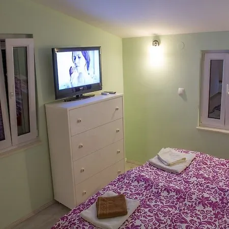 Pensionat Apartments & Rooms Toni 3*