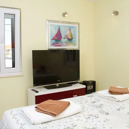 Apartments & Rooms Toni Pensionat 3*