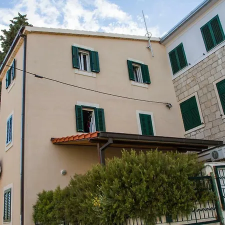 Apartments & Rooms Toni